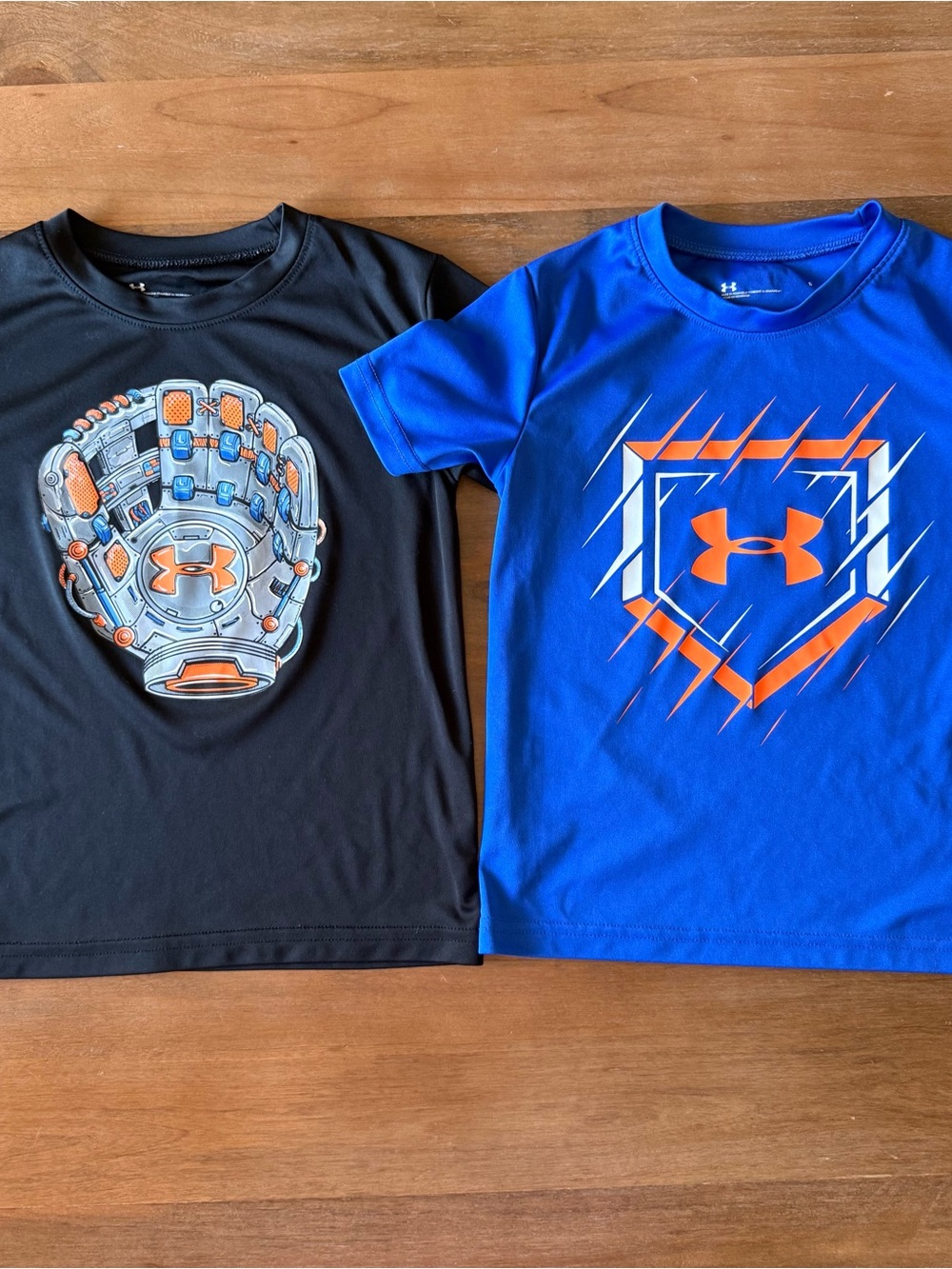Under Armour Kids Short Sleeve Tee Set - size 5 baseball graphics